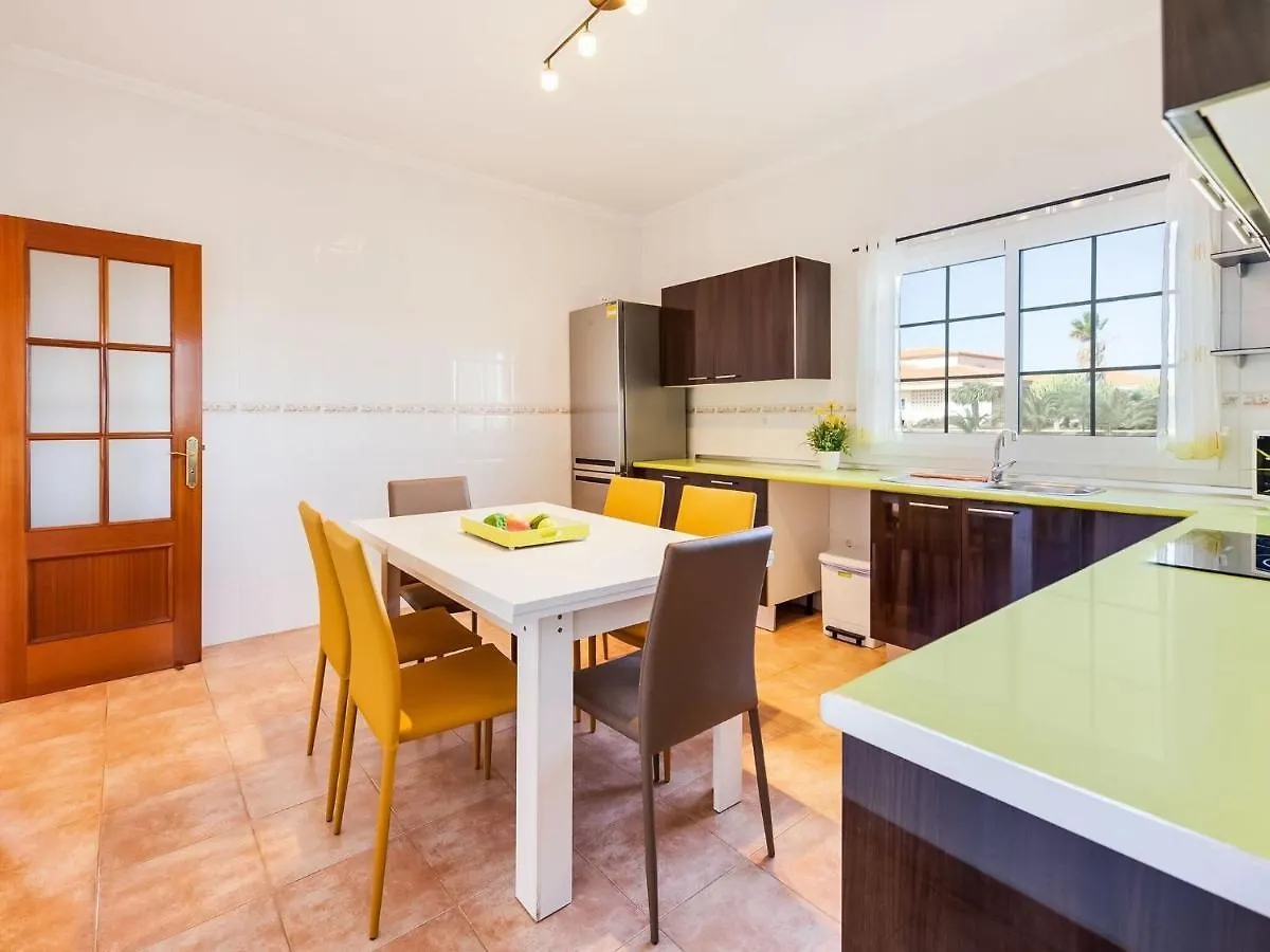 Belvilla By Oyo Chalet En Tuineje Para 6 Personas Сasa de vacaciones